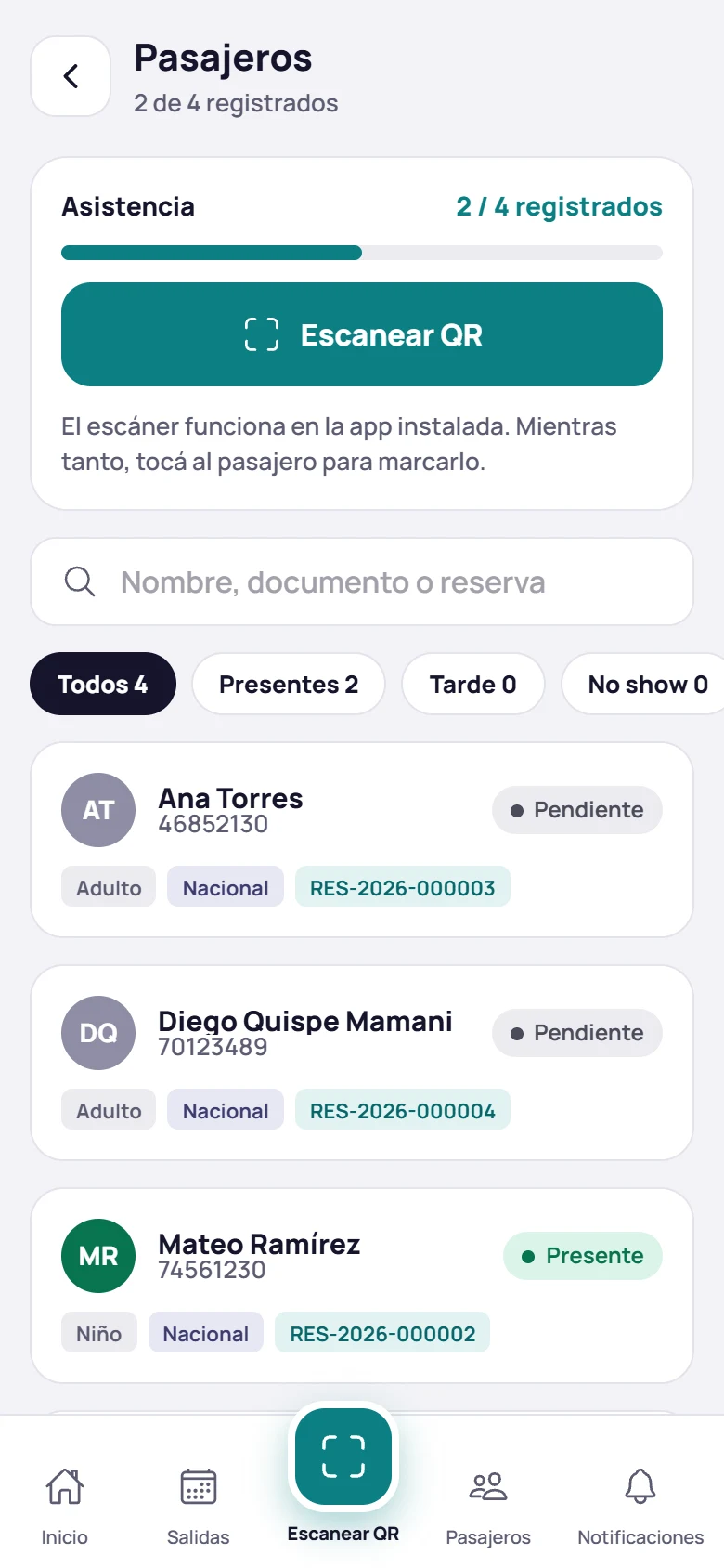 App del guía: lista del grupo con el estado de check-in de cada pasajero